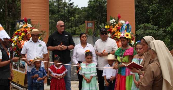 Cobre Panamá inaugura puente peatonal sobre el Río San Juan, Distrito Especial Omar Torrijos Herrera