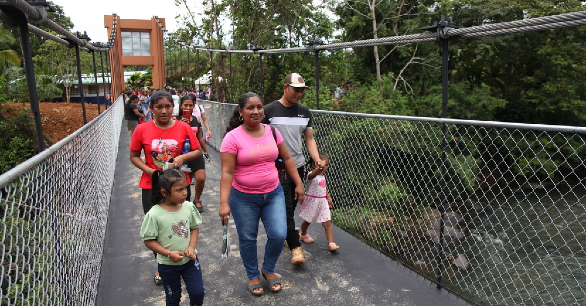 Cobre Panamá inaugura puente peatonal sobre el Río San Juan, Distrito Especial Omar Torrijos Herrera-1