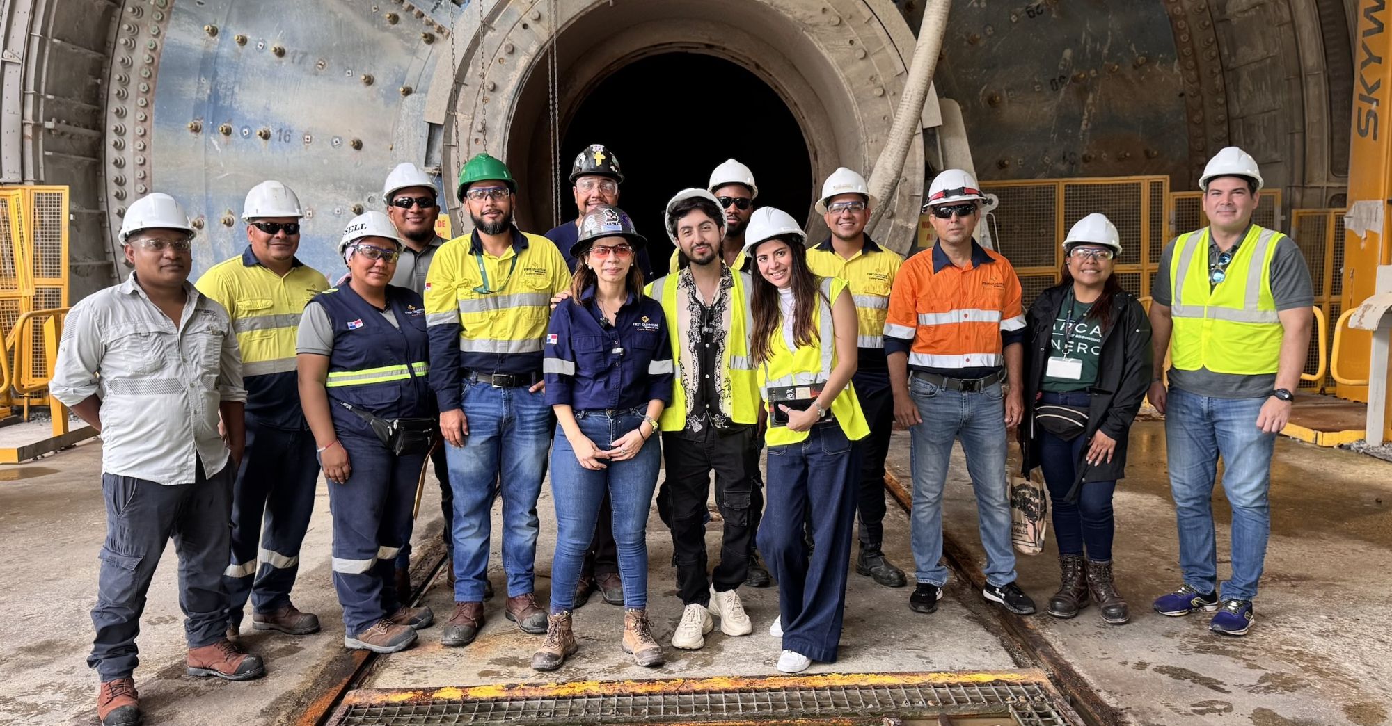 Cobre Panamá recibe a Bobicraft, influyente creador de contenido de Minecraft, para mostrar la minería responsable en acción